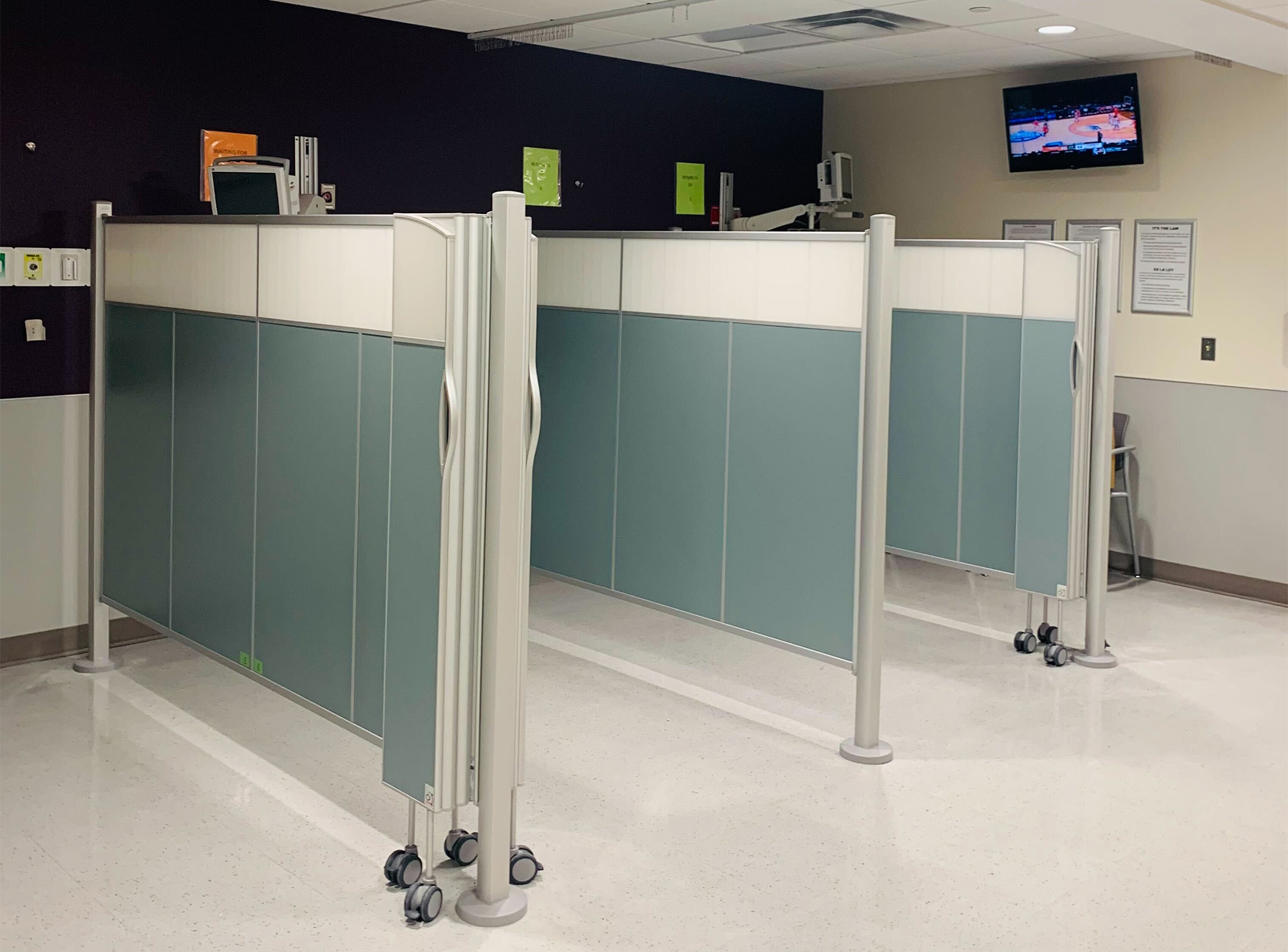 Emergency department holding bay with Silentia screens_2
