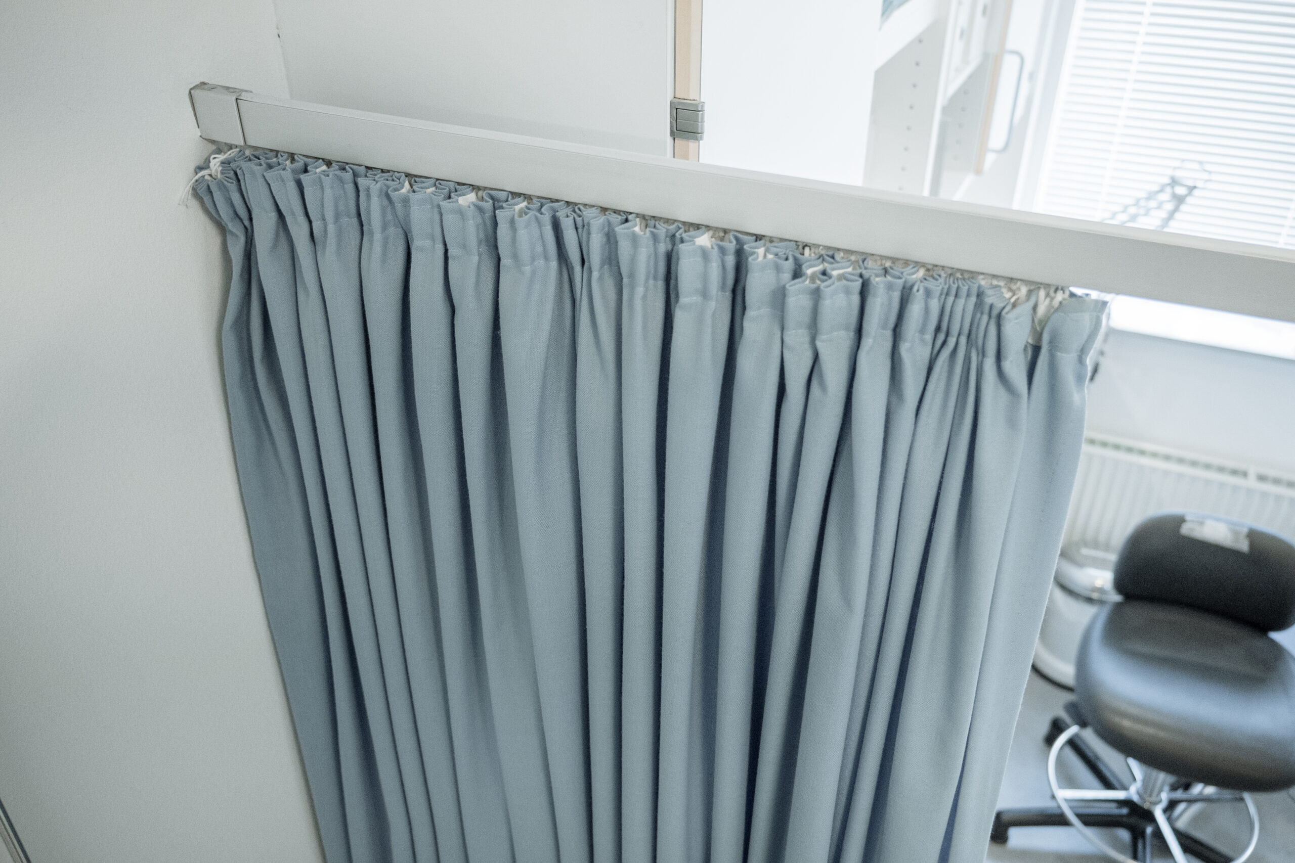Cubicle curtain at Friheden Dermatology Clinic 2